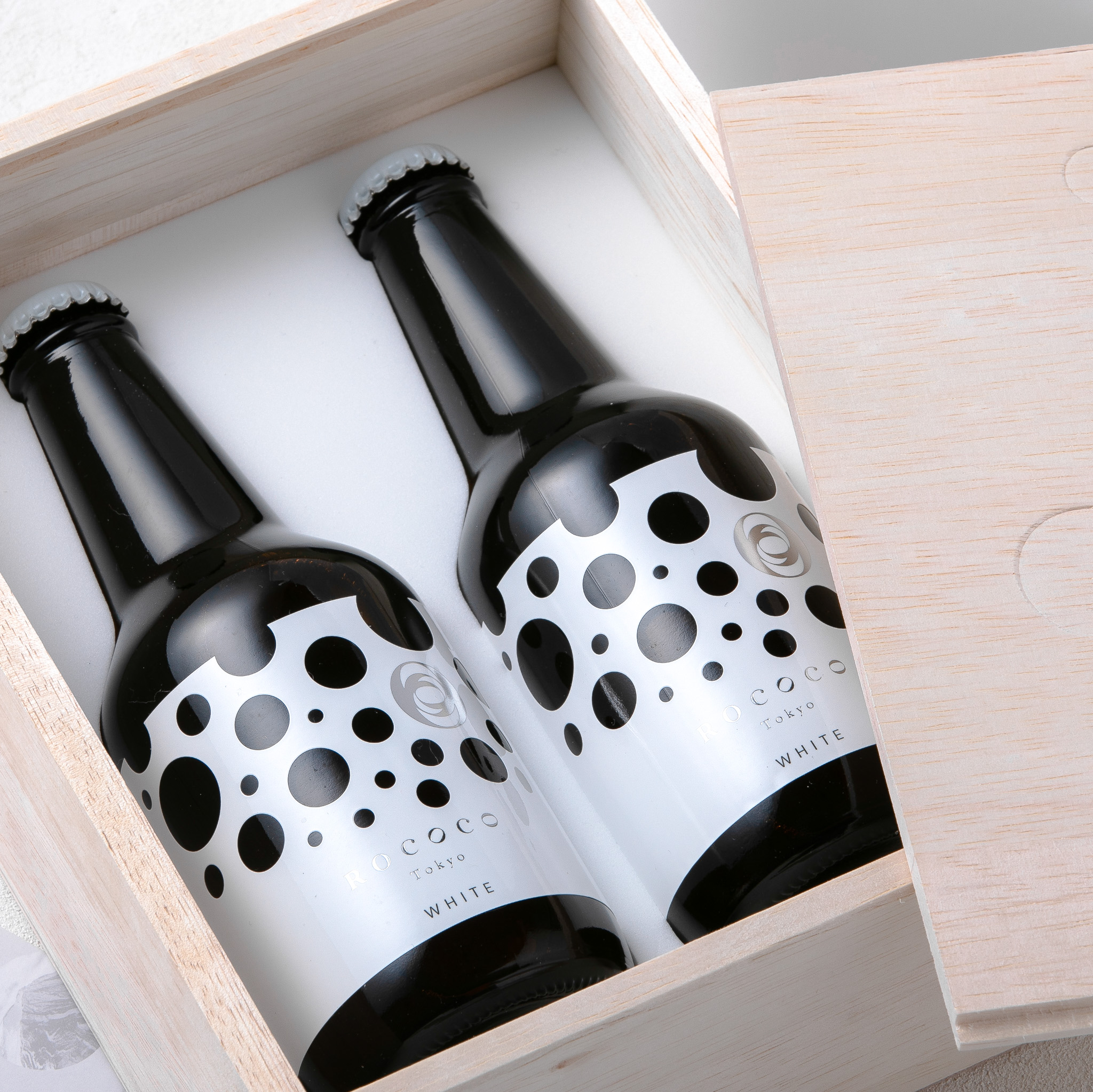 GIFTING ミニマリズムの精神で誕生した日本初のラグジュアリービール「ROCOCO Tokyo WHITE」