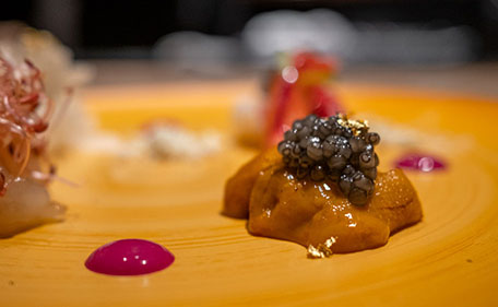 特注の炉釜で焼き上げるフレンチエッセンスが詰まった神戸牛のステーキコース